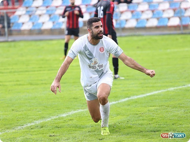 אביב כהן חוגג את השער היקר